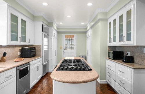 Spacious 5BR LA Villa with Pool Spa & Game Room - Foto 18