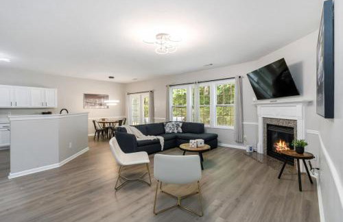 5-Bed Gem Close to Duluth Fun Sleeps 16 - Foto 3