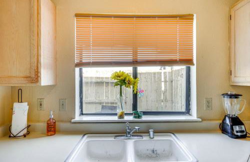 Patio and Mtn Views Family Gem in California City - Foto 9