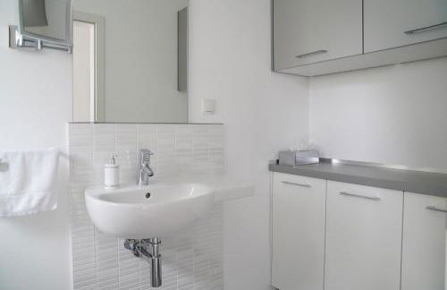 Modernes Stadthaus 100qm Parkplatz Bad&Dusche Küche - Foto 13