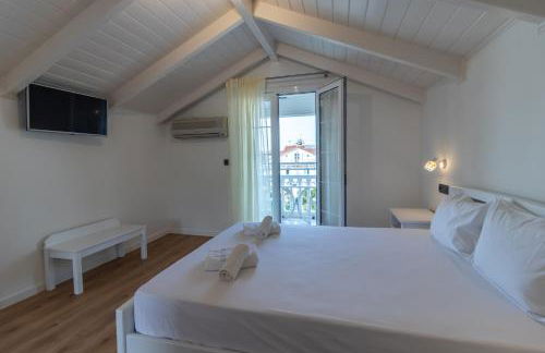 Alamis Hotel & Apartments - Photo 30