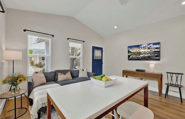 The Grove D With Hot Tub & King Beds - Walk to Main - Foto 7