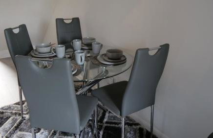 Milton Keynes Luxury Short Stay House with WIFI and Free Parking - Photo 16