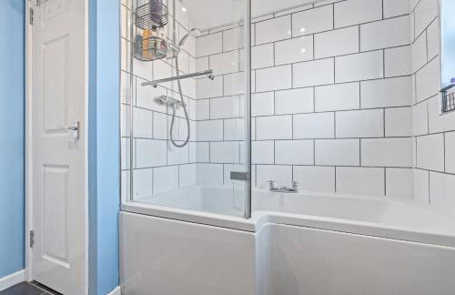 #82 Stylish Shirley Home - Sleeps 8 - NEC Solihull BHX - " Perfect for Contractors and Families - Free Parking" - Foto 12