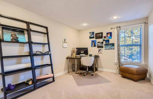 Pet Friendly Townhome WIth A Fireplace And A King Bed In Littleton - Foto 15