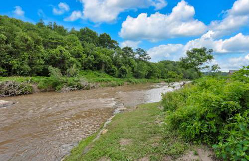 30 Mins to Boone, Fire Pit, Hot Tub, 3 porches, Dogs OK - Photo 37