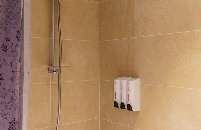 Fancy Apartment With Mesmerizing Canal Views - Photo 38