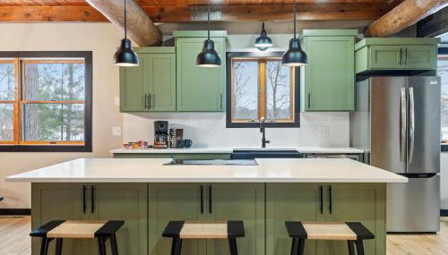 The Log Haus, a newly renovated lakefront cabin close to the trails - Foto 4