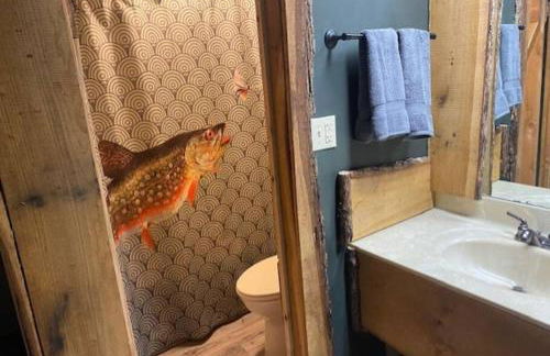 Stonegate Lodge 2 Queen Beds WIFI 50in Roku TV Salt Water Pool Room #105 - Photo 27