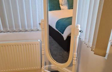 Whole House - 4 Bedrooms - Parking - Sleeps 8 - Foto 29