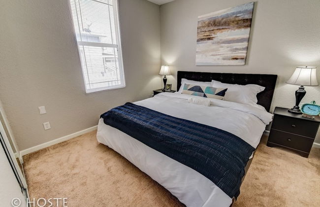 1BR Downtown Townhome King Bed, 5 Min to Shops - Photo 2