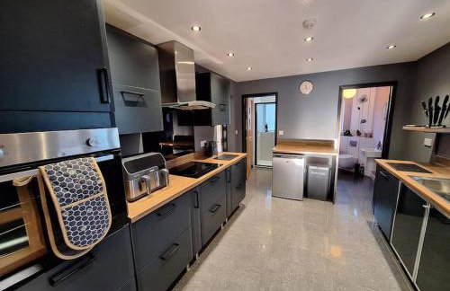 Stylish Escape With Wood-Fired Hot Tub - Foto 16