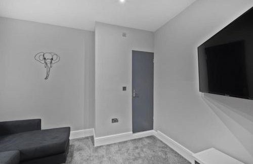 Brand New Huge 2 Bedroom Ground Floor Flat - Foto 6