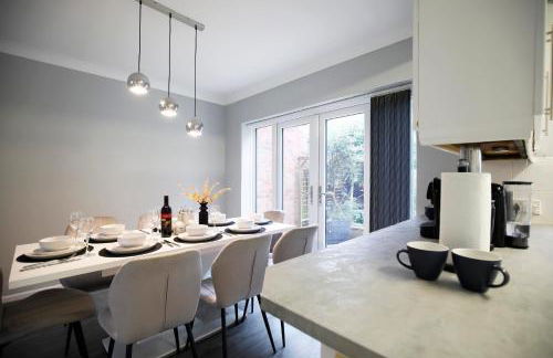 Spacious 3BR by Avalora Shortlets & Serviced Accommodations Queensway with big garden, Near train station - Foto 54