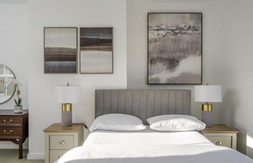 Luxurious 3 Bed House with Free Parking, Sky TV, Movies & Netflix - Foto 46