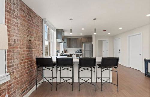 Luxury w King Beds, Pool Table, Central Downtown! - Foto 1