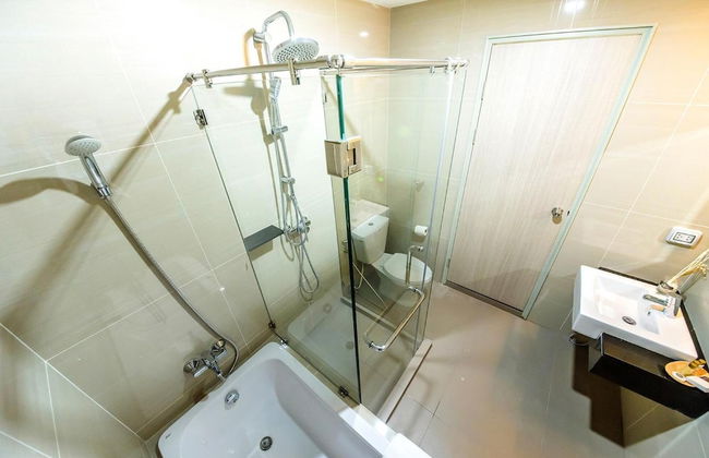 The Violin Sriracha - Photo 25