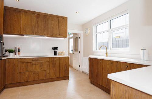 111 By Mayfair - Luxurious 12 Bedroom House, Portrush - Foto 11