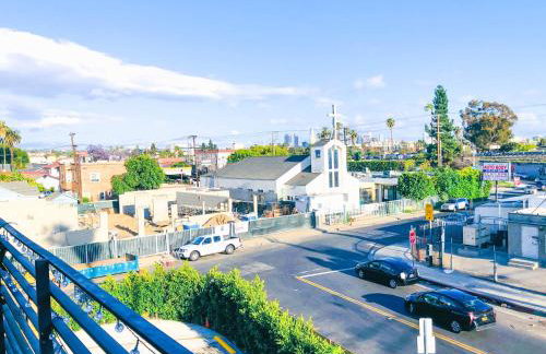 Cozy Chamber 3 BR Hollywood Townhouse - Photo 36