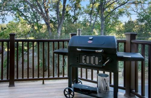 New Luxury 5BR Cabin in Pine Mountain Lake! 1 Minute to Beach! Massage Chair! Close to Yosemite! Perfect for Retreats and Escapes All Seasons! - Foto 19