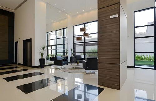 Studio prox shopping Curitiba Wifi, TV a Cabo e ar by UROOMS - Foto 26