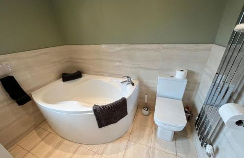 Spacious modern three Bedroom Bungalow ample parking - Foto 26