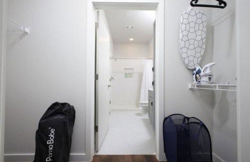 1BR Escape w Pool,Gym-Near Rvrwalk,Dome & Cnv Ctr - Foto 10