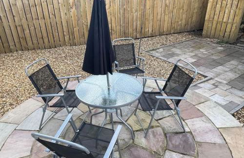 Lovely 2 bed apartment with hot tub log burner and off street parking - Foto 24