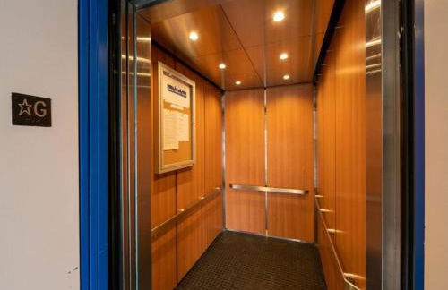 Trendy 1BD Balcony Pool Small fam or couples stay - Foto 26