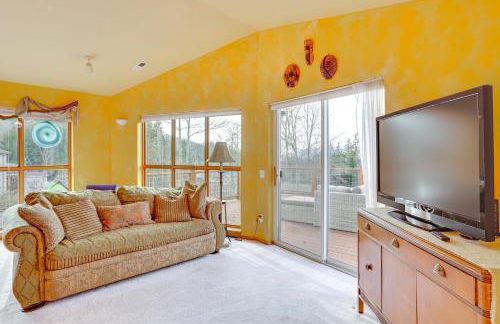 Walk to Lake Padden Bellingham Home with Deck - Foto 5