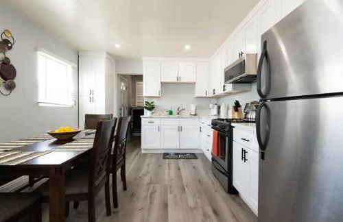 Chic Getaway Cozy Comfortable and Convenient with Two Bedrooms - Foto 23