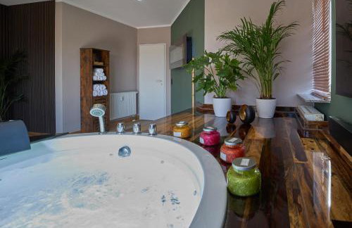 Home of spa - Photo 17