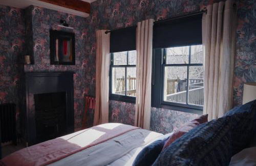 Primrose Cottage - Two Bed Cottage with Private Courtyard & Nearby Parking - Foto 16