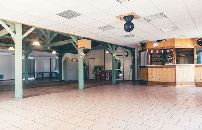 Wooden Chalet With Covered Terrace, on the Edge of a Lake - Foto 1