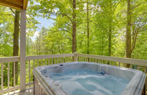 Blue Ridge Getaway with Hot Tub and Seasonal View! - Foto 3