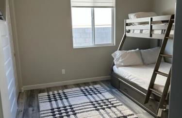 Beautiful New construction home - New Pool & Spa! - Foto 26