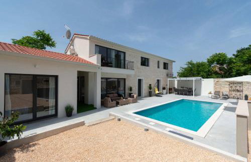 Designer Villa Simone - Modern & Heritage Style with Office - Foto 8