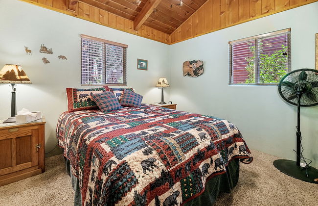 Catalina Retreat -Cozy mountain home in a tree filled neighborhood, plenty of games and a hot tub! - Foto 11