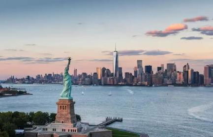 5BR 3BTH House, Steps to Bars, Dining, NYC Access with GameRm, Backyard with BBQ and Parking - Foto 3