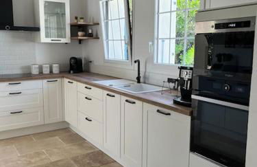 Villa Les Folies - magnifique jardin avec piscine - Foto 17