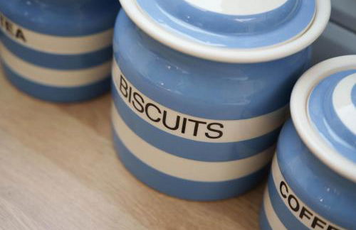 Luxury Cornish Cottage & Modern Cabin with Garden, Central St Agnes - Foto 12