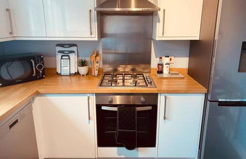 Comfy House with Parking for Multiple Vehicles - Foto 3