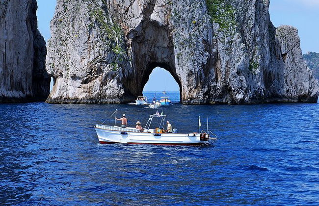 Capri, Anacapri y una experiencia especial en barco por la isla - Foto 6