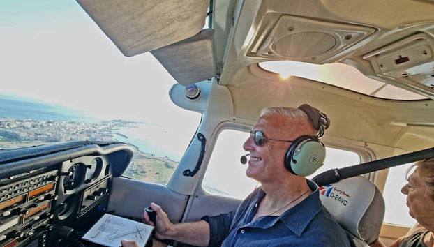 El piloto de la avioneta