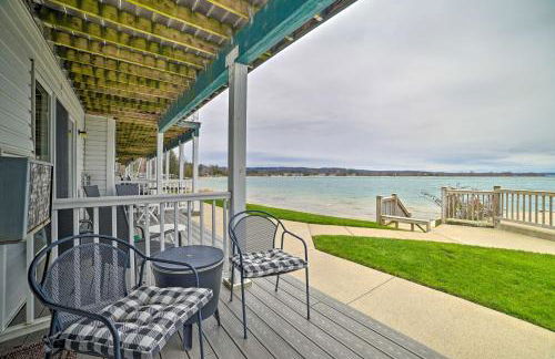 Updated Onekama Resort Condo on Portage Lake! - Foto 2