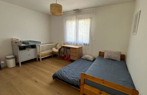 Grande Maison familiale lumineuse avec piscine - Foto 18