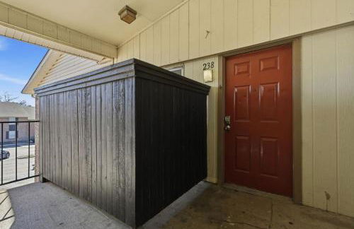 Bright two-bed wupgraded fixtures - Foto 14