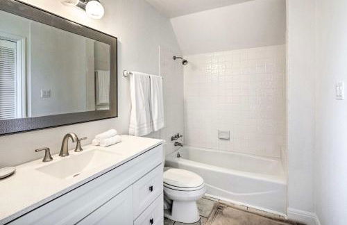 Gingerland Ranch in Del Valle Game Room and Porch - Foto 20