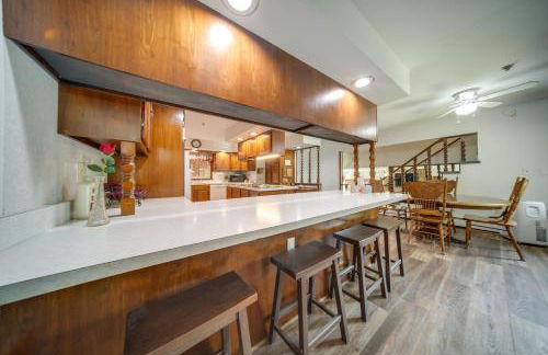 Lake Erie Getaway with Private Pool and Yard! - Foto 9