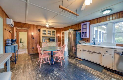 Peaceful Atlantic Cottage with Deck and Yard! - Foto 6